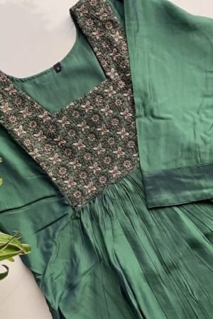 Women Floral Embroidered Kurta with Trousers & Dupatta – Elegant Ethnic Set for Timeless Grace